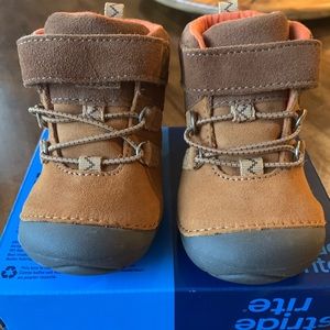 Brand new, never worn Stride Rite Suede boots 6M